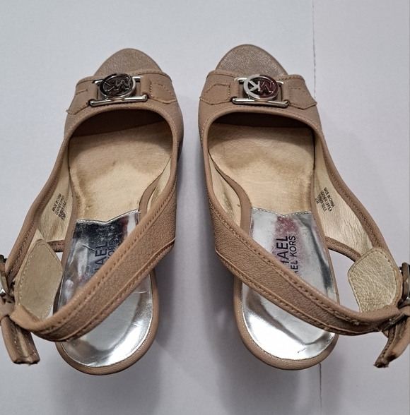 Michael Kors Charm Wedge Open Toe Sandal In Cement   Size 8.5 - Picture 5 of 13